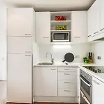 Luxury 2Br Apt In Cbd Pool, Gym, Prime Spot