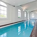 Stylish And Central Home With Stunning Views
