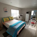 Private Studio With Self Check-In, Ensuite, Wifi & Kitchenette