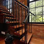 Unique Character Apartment In Heart Of Auckland City