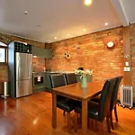 Unique Character Apartment In Heart Of Auckland City