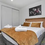 Qv City Edge Chic Apartment- 1032