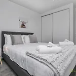 Qv City Edge Chic Apartment- 1032