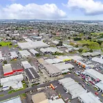 Central Manukau Escape