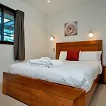 Qv Stylish Waterfront Apartment - 317