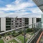 Qv Deluxe Waterfront Apartment - 799