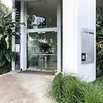 One Bedroom Apartment - Pool, Gym & Tennis Courts!
