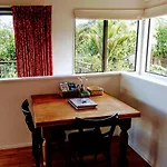 Shelly Beach Studio, Waiheke Island
