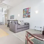 Towny Penthouse Apartment With Carpark