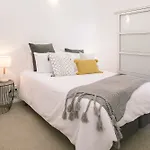 Towny Penthouse Apartment With Carpark