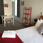 Tidy Studio Queens Resid With Balcony