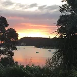 Shelly Beach Studio, Waiheke Island