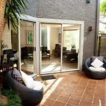 Bright 2 Bedroom Townhouse In Central Parnell