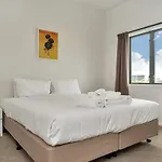 Qv Modern 3 Level Sunny Townhouse