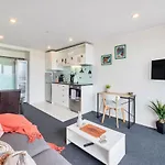 Cityscape Charm Apt W Parking, Views, Pool & Gym