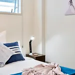 Cityscape Charm Apt W Parking, Views, Pool & Gym