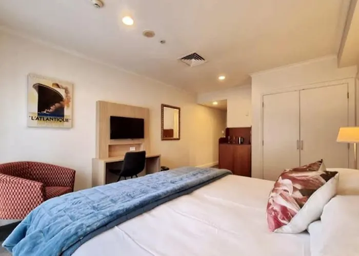Metroview Studio In Cbd With Air-Con, Pool And Gym