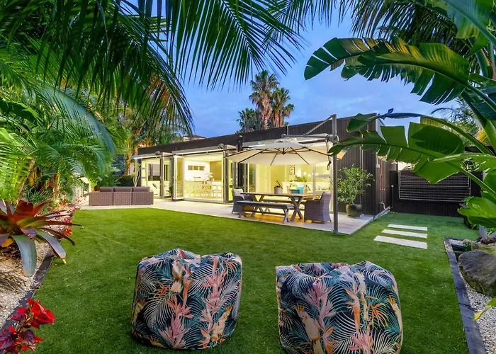 Luxury Tropical Oasis, Beach, Village Near Auckland Cbd