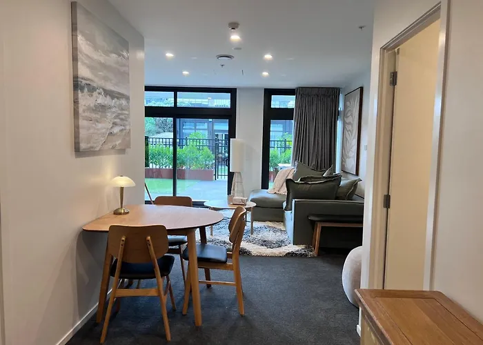 3 Bedroom Apartment In Newmarket