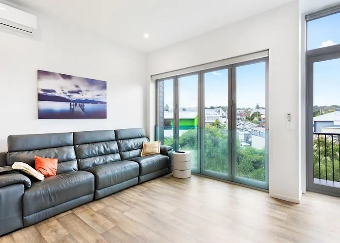 The Perfect Pad On The Shore Seconds To Stadium