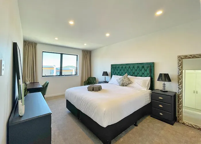 Your Modern Home In Sandringham, Close To City, Heat Pumps, Netflix, Parking