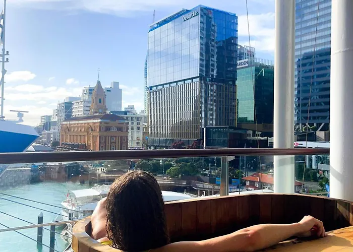 Luxury Apartment - Parking - Hot Tub - Stunning Views