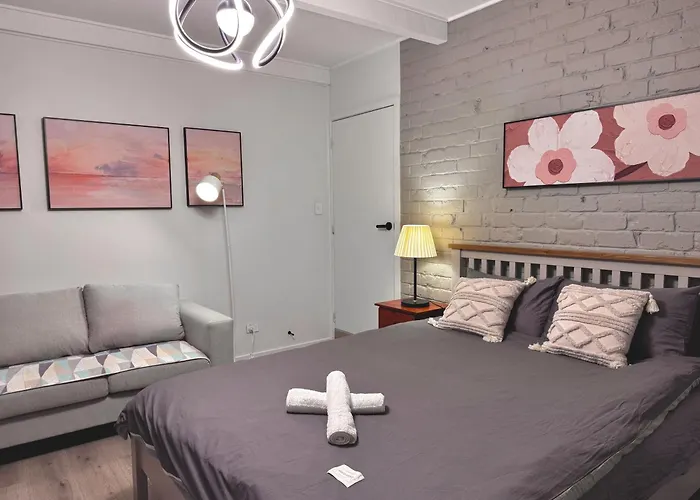 Peaceful And Lovely Home With External Private Bathroom