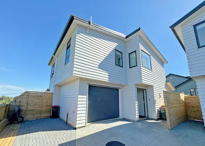 Brand New Retreat: Serene Living In East Auckland