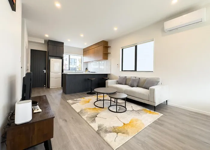 Modern 3-Bds Townhouse In South Auckland
