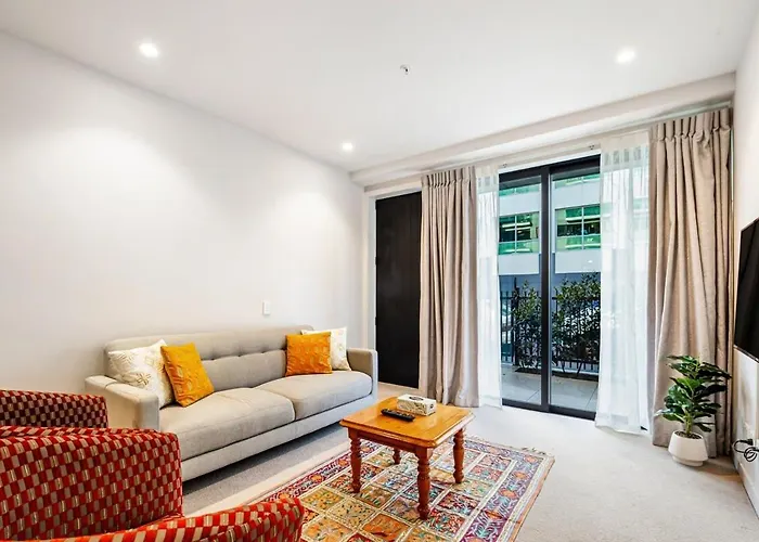 Spacious Mount Eden Apartment