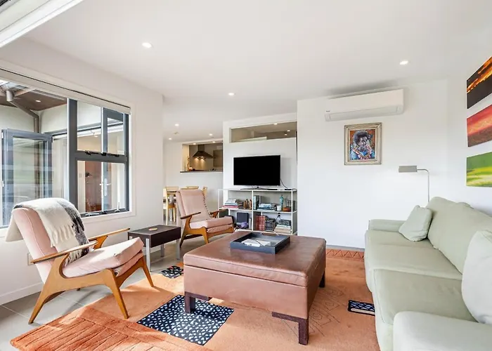 Stylish And Serene Living In Kohimarama