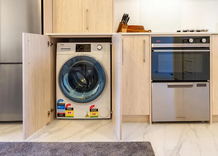 Chic 2-Bed Gem: Trust Arena Proximity - West Akl