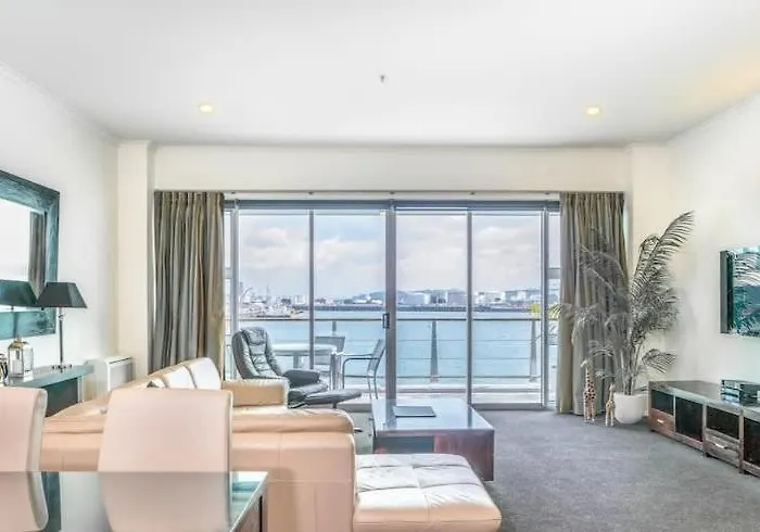 Spacious Executive Apartmt,Great Views! Location