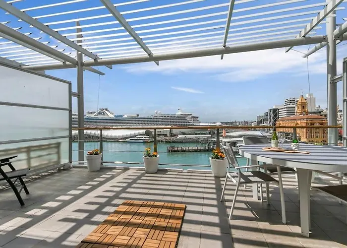 Spacious Water-Front Apartment -Princes Wharf 2219