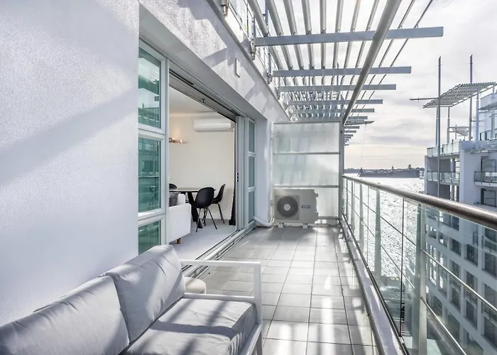 Beautiful Renovated 2 X Bdrm,Perfect Location