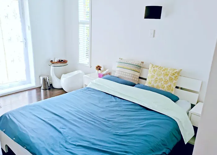Separate Entry Guest Room With Private Bathroom In Forrest Hill