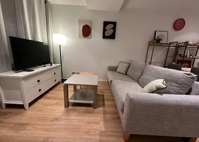 City Apartment With Sky Tower View