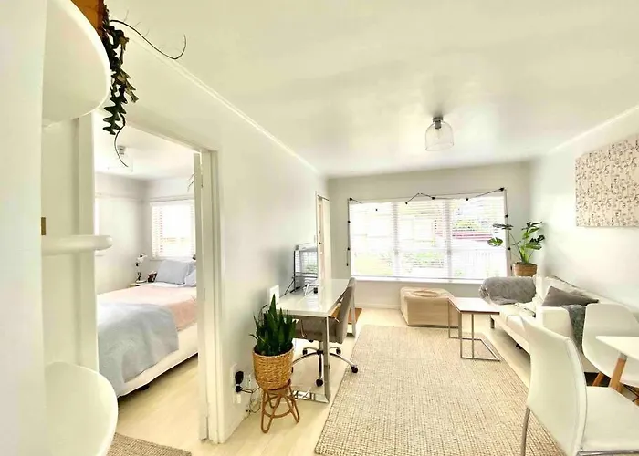 Own Sunny Quiet Haven, Own 1 Bedroom House & Garden With Car Park, Central To Airport, Cbd & Sylvia Park Mall