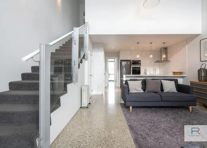 Luxury Mount Eden Apartment