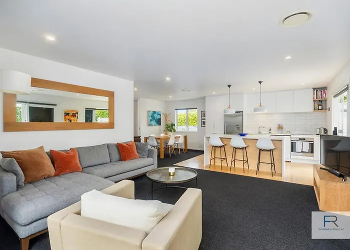 Stylish Northcote Point Bungalow