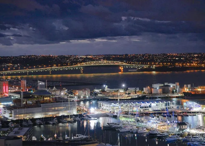 Magnificent Skytower, Sea, Habour View In Cbd