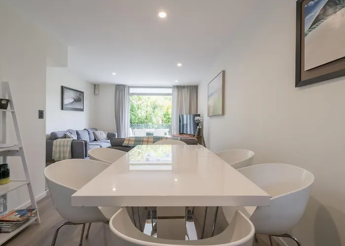 Spacious Home Near Cbd Spa Pool Parking 3Br