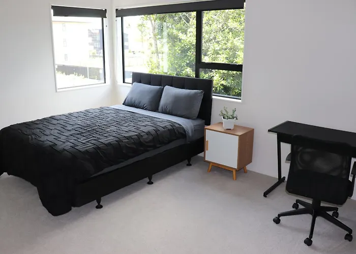 Large Bedroom With Private Bathroom Plus Shared Kitchen And Amenities