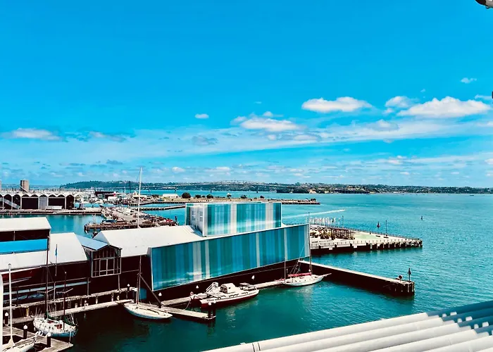 New Waterfront Penthouse On Princes Wharf With Harbor View! The Heart Of Auckland City! Free Parking!