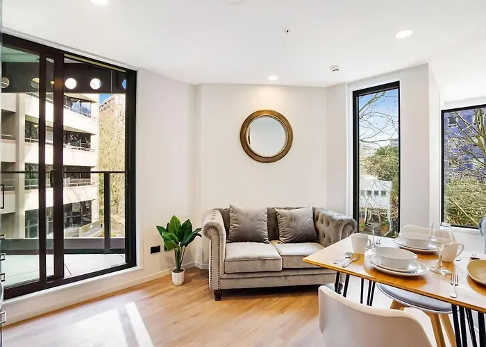 Modern Comfy Studio Nearby Skytower - Pool Gym Sauna