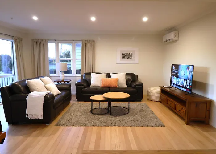 Cozy Family Home 10Min To Airport And Pet Friendly