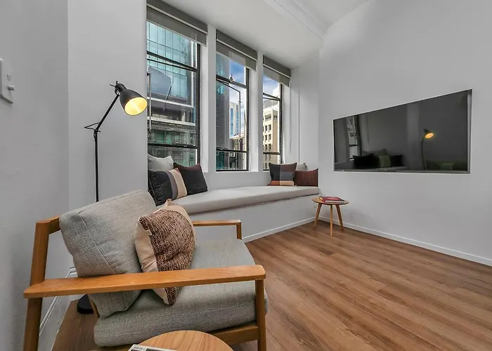 Historic Modern Luxury 1-Bedroom On Queen Street