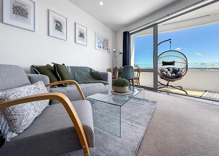 Le Mirage- Stylish, Central Apartment With Pools, Sauna, More