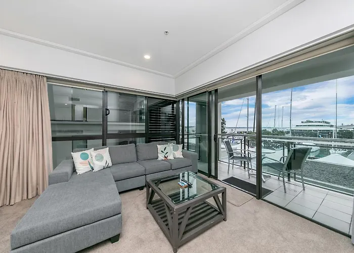 Fabulous Corner Apartment W/ Dazzling Harbour View