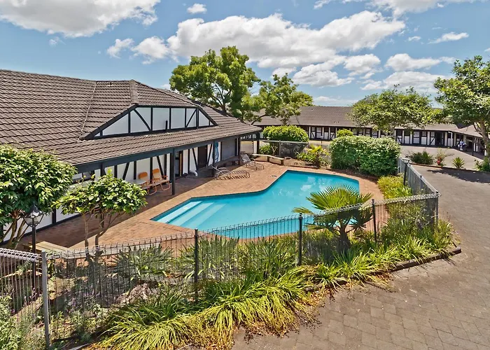 Oakwood Manor Motor Lodge